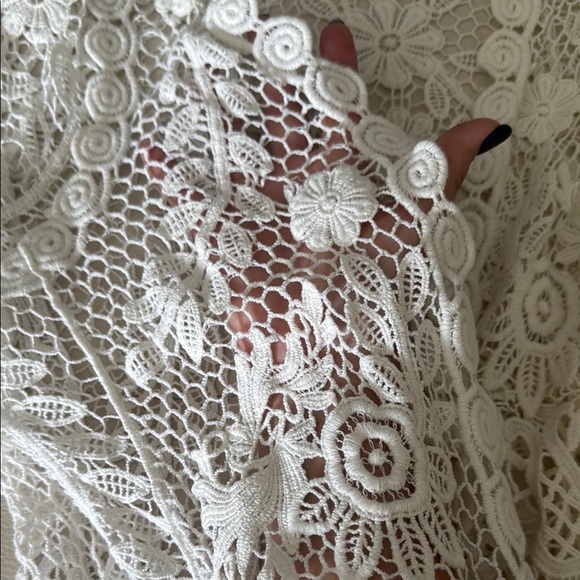 Elegant White Lace Women's Top - Picture 2 of 5
